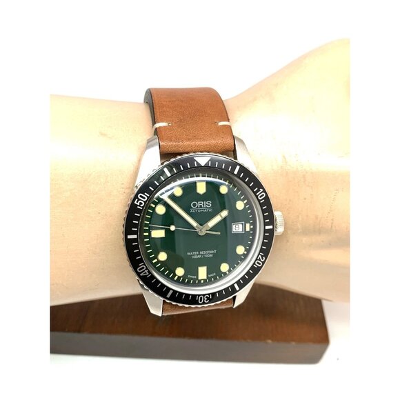 Oris Men's Watch 7720 Divers Sixty-Five Swiss Automatic Green Dial Brown Leather - Picture 12 of 15